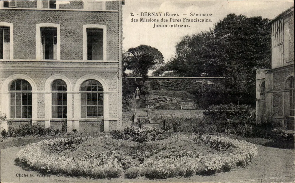 Bernay (Eure) — Seminar der Franziskaner. Innenhof — Cliché G. Waker - Vorderseite