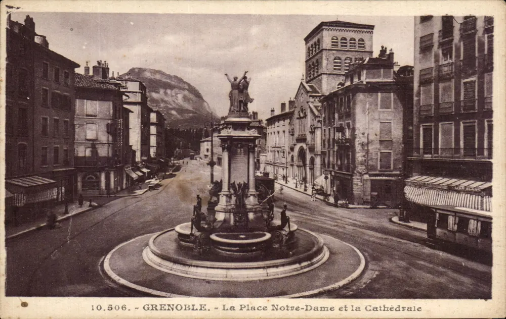 Grenoble - La Place Notre-Dame und die Kathedrale — Dauphinate-Éditeur, n° 10.506 - Vorderseite