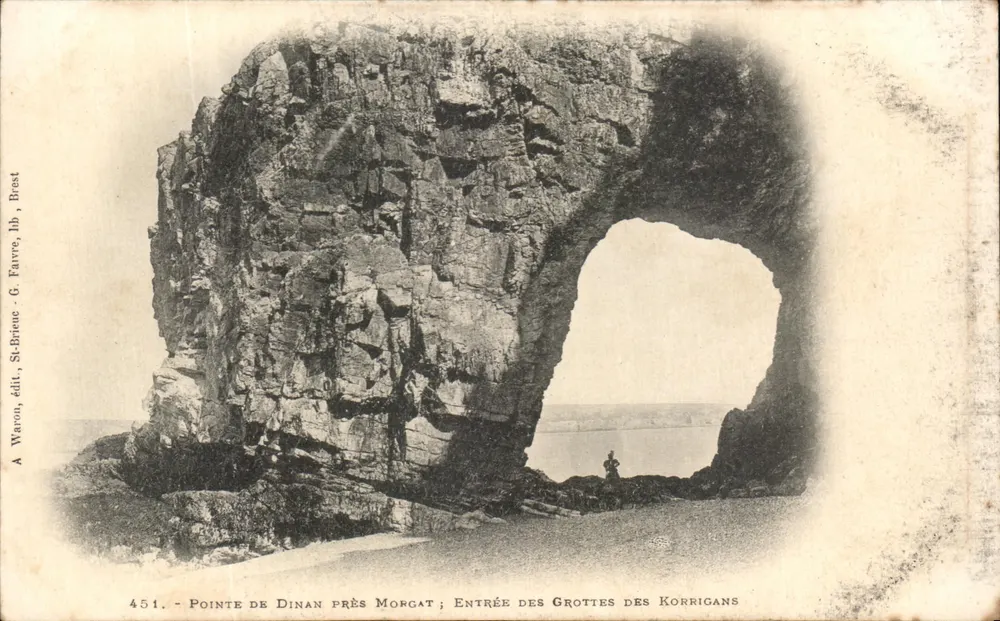 Punkt Dinan nahe Morgat — Eingang zu den Korrigans-Höhlen — A. Waron, Verlag, St-Brieuc, Nr. 451 - Vorderseite