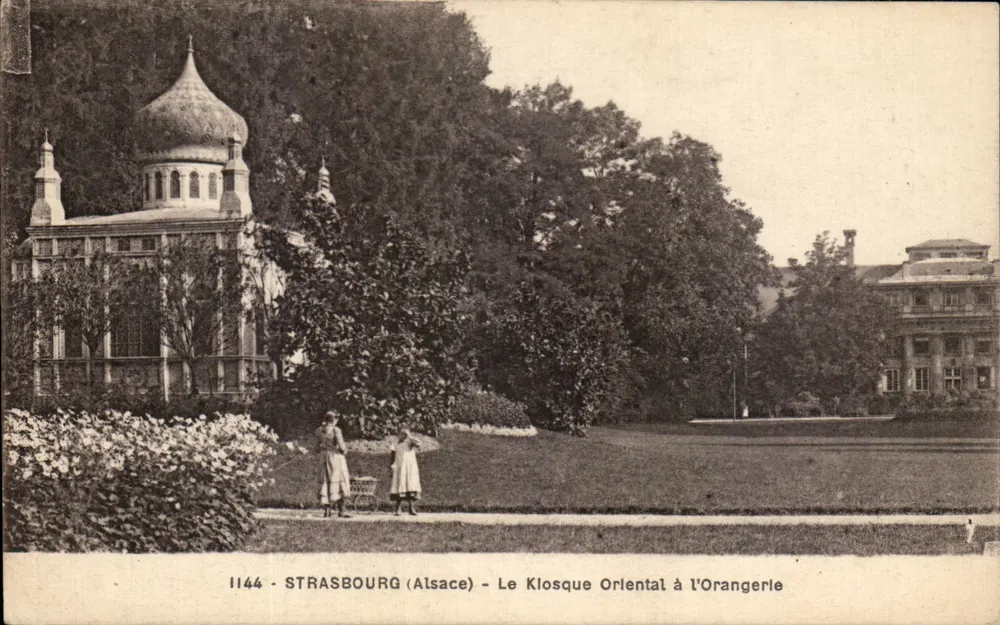 Strasbourg (Alsace) - O Klosque Oriental na Orangerie - Frente
