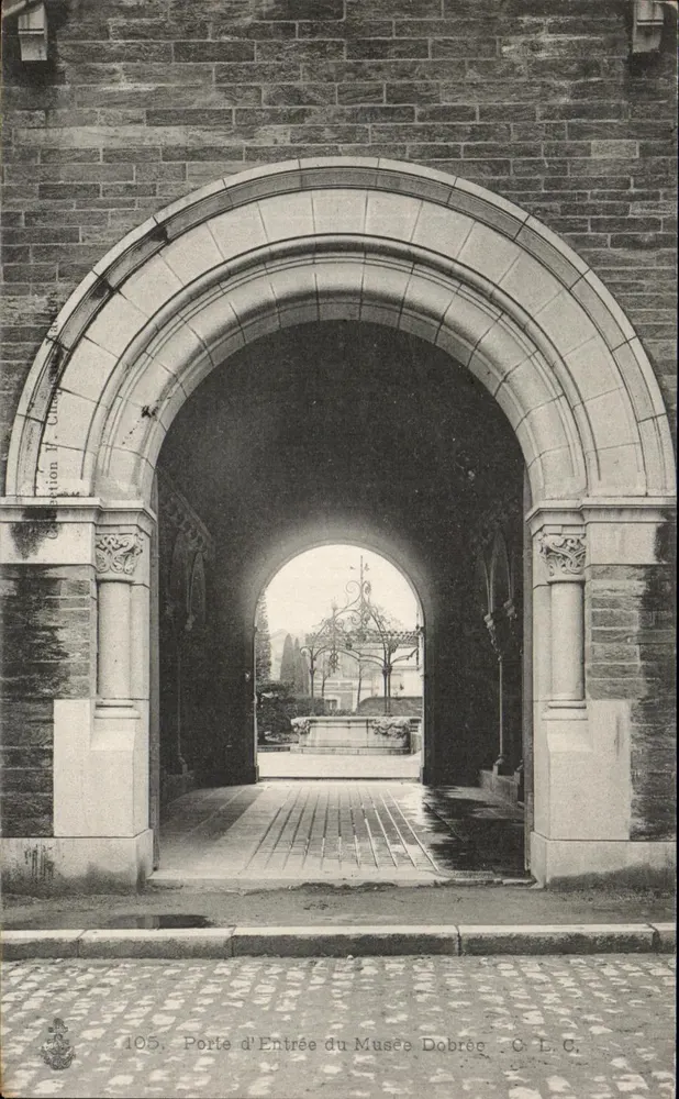 Porta de Entrada do Museu Dobrégé — C. L. C. — n°105 - Frente