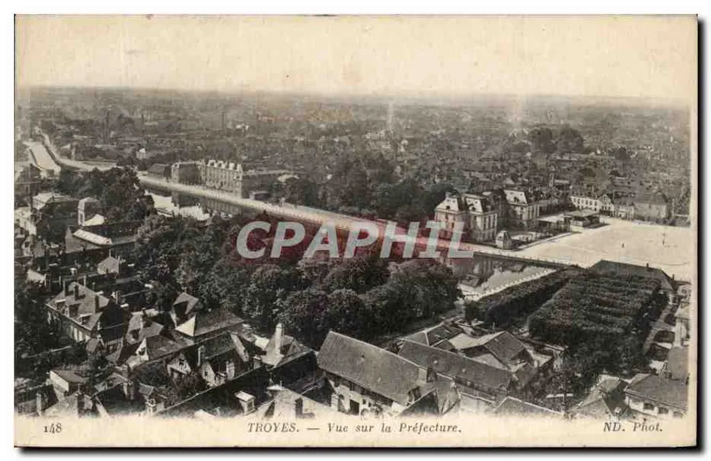 Troyes — Vista sobre a Prefeitura — ND. Fot. n°148 - Frente
