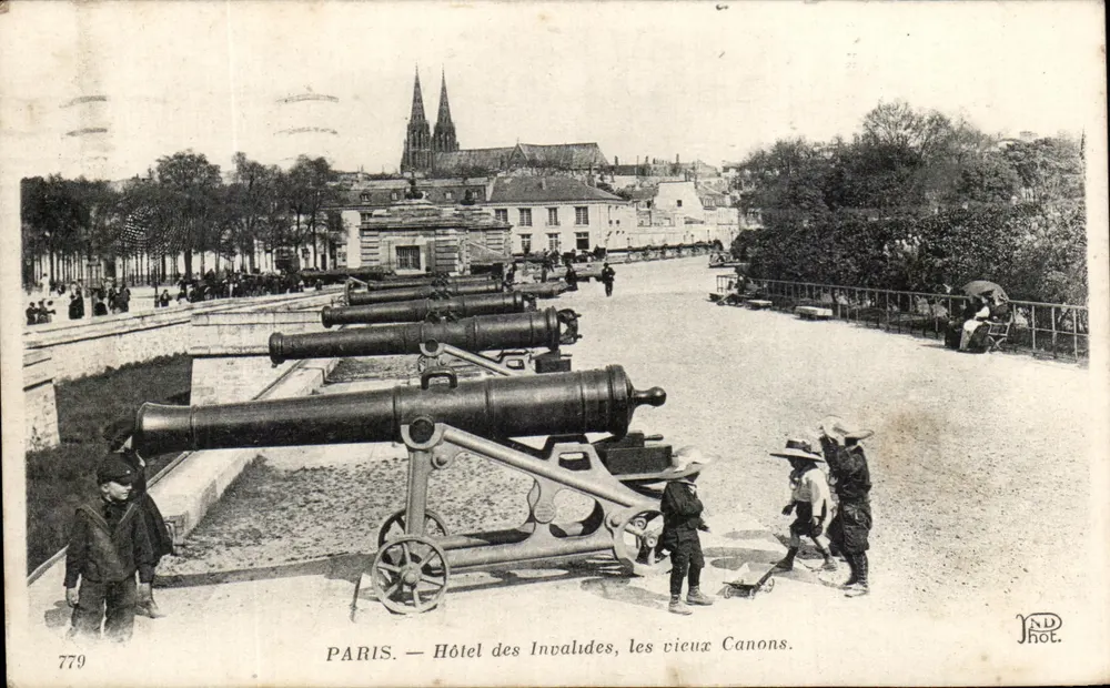 PARIS — Hôtel des Invalides, die alten Kanonen — JND Fot. n°779 - Vorderseite