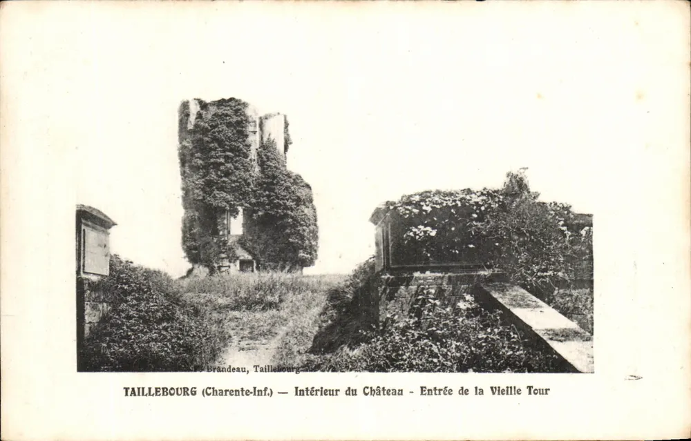 Taillebourg (Charente-Inf.) — Innenraum des Schlosses — Eingang zur Alten Turm — Brandeau, Taillebourg - Vorderseite