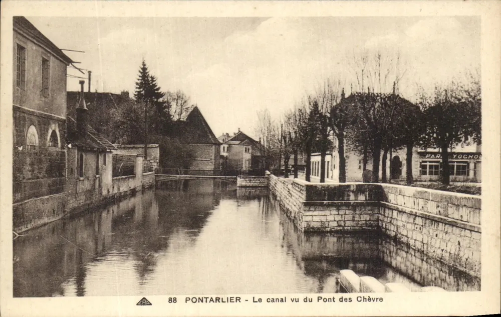 PONTARLIER - Der Kanal vom Pont des Chèvres aus gesehen — PAR YOCHOU - Vorderseite