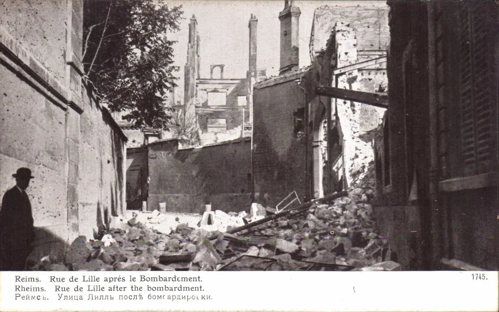 Reims - Rue de Lille nach dem Bombenangriff — Patriotische Ausgabe n°1745 - Vorderseite