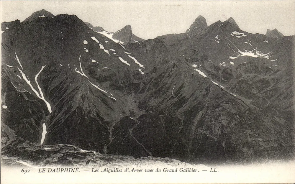 Die Aiguilles d'Arves von der Grand Galibier gesehen — Le Dauphiné — LL. — Nr. 692 - Vorderseite