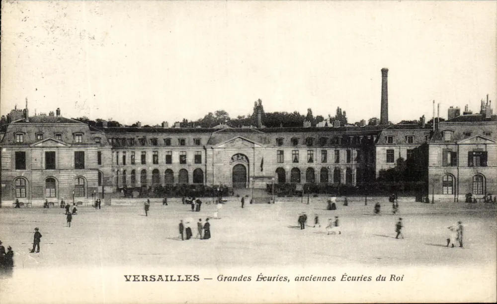 Versailles — Große Ställe, ehemalige königliche Ställe - Vorderseite