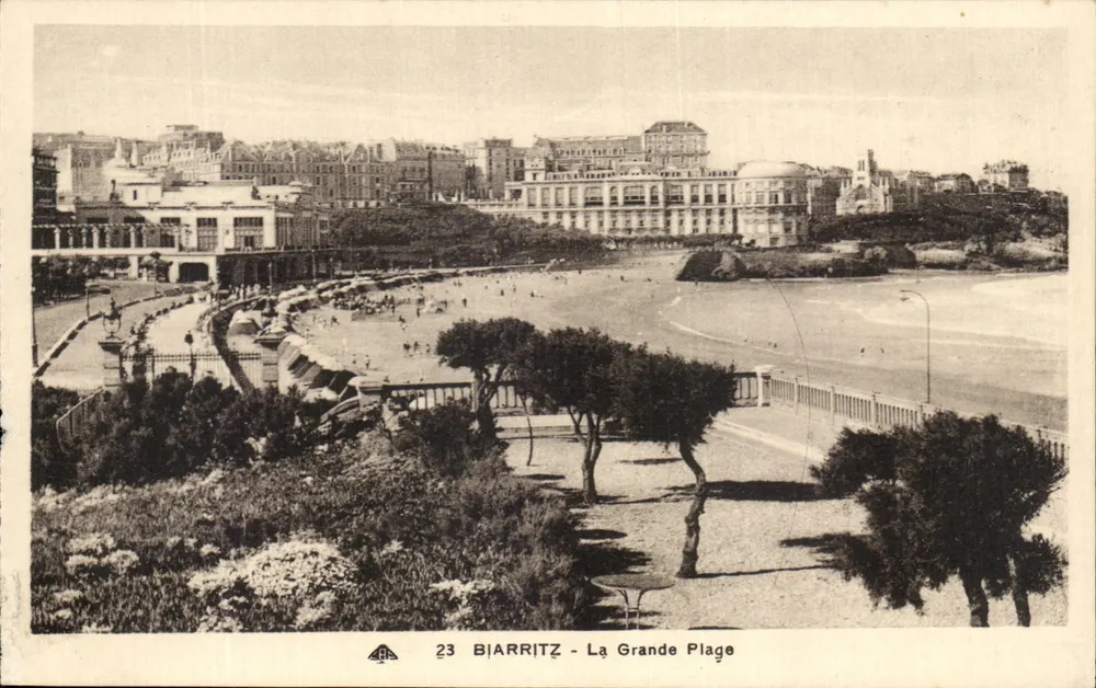 Biarritz - A Grande Praia — vista panorâmica da praia e dos edifícios costeiros - Frente