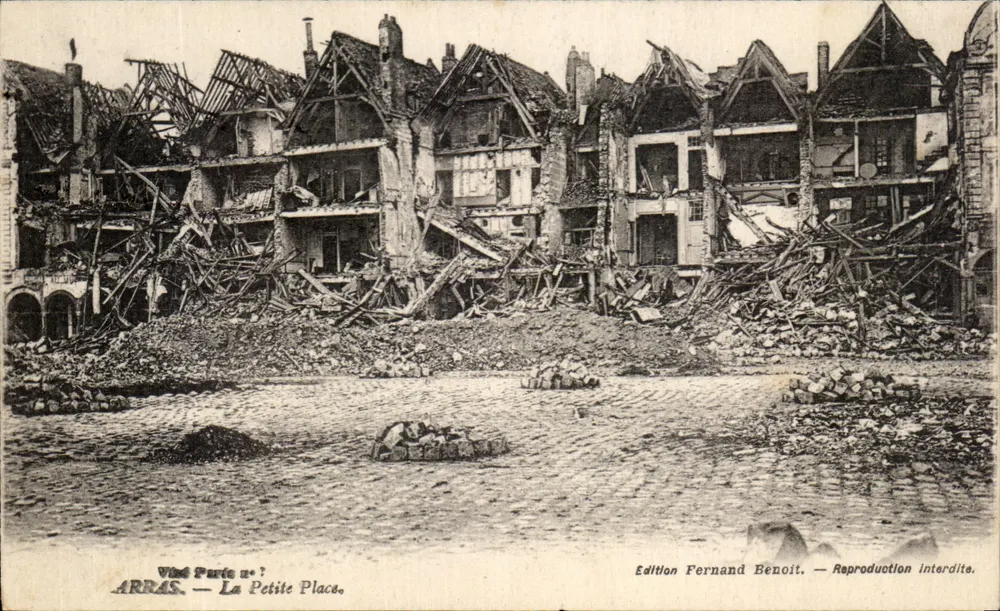 Arras — A Pequena Praça — Edição Fernand Benoit - Frente