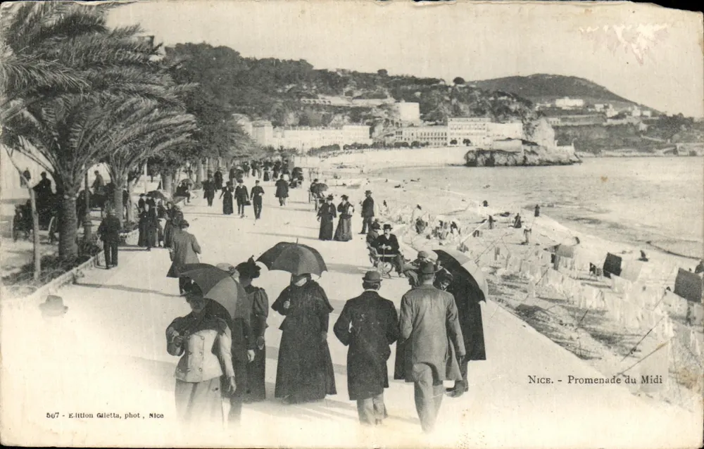 Nice - Promenade du Midi — vue de la plage et des palmiers, éditeur Edition Galletta, Nice, n° 567 - Frente