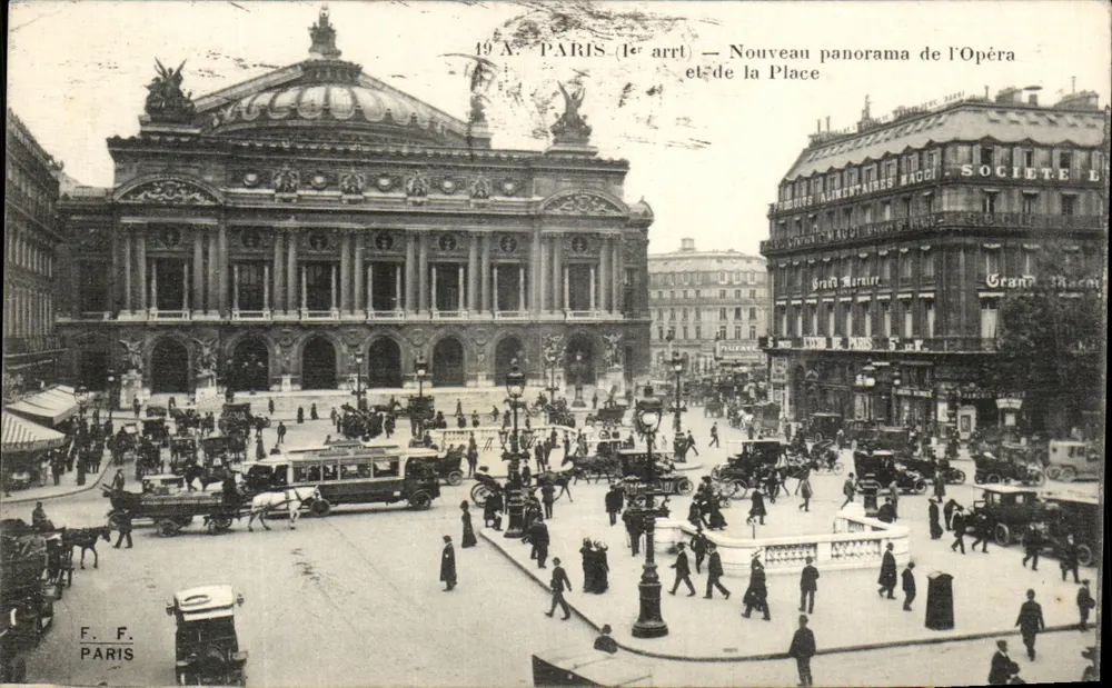 Paris (1. Arrondissement) — Neuer Panoramablick auf das Opernhaus und den Platz - Vorderseite