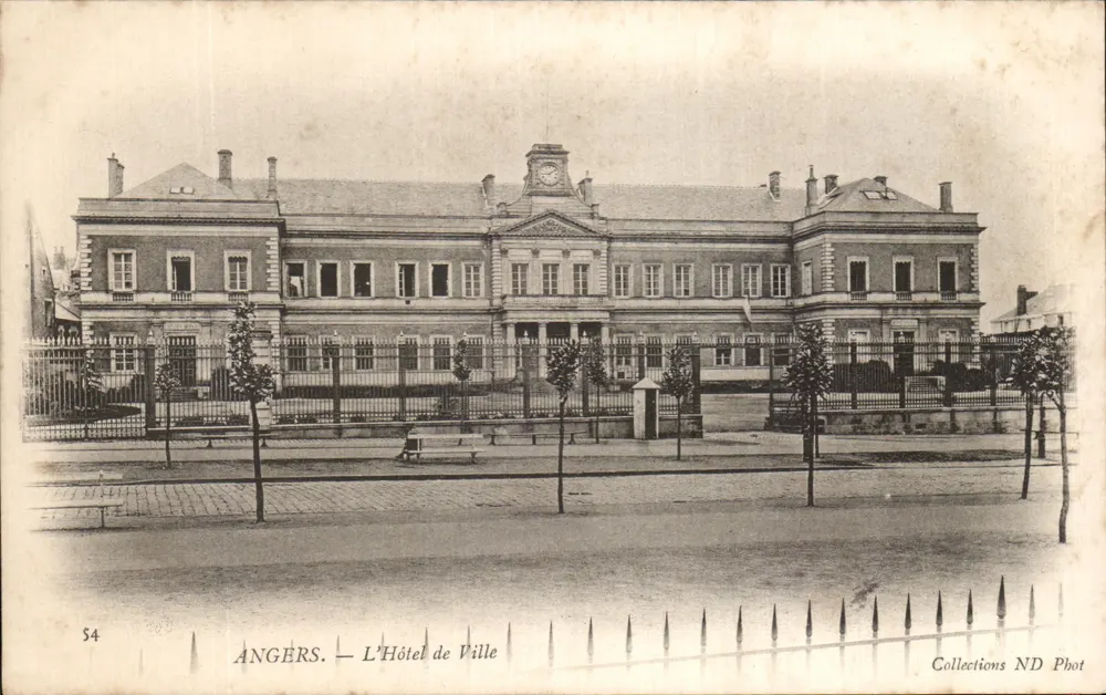 Angers — O Hotel de Ville — Collections ND Phot - Frente