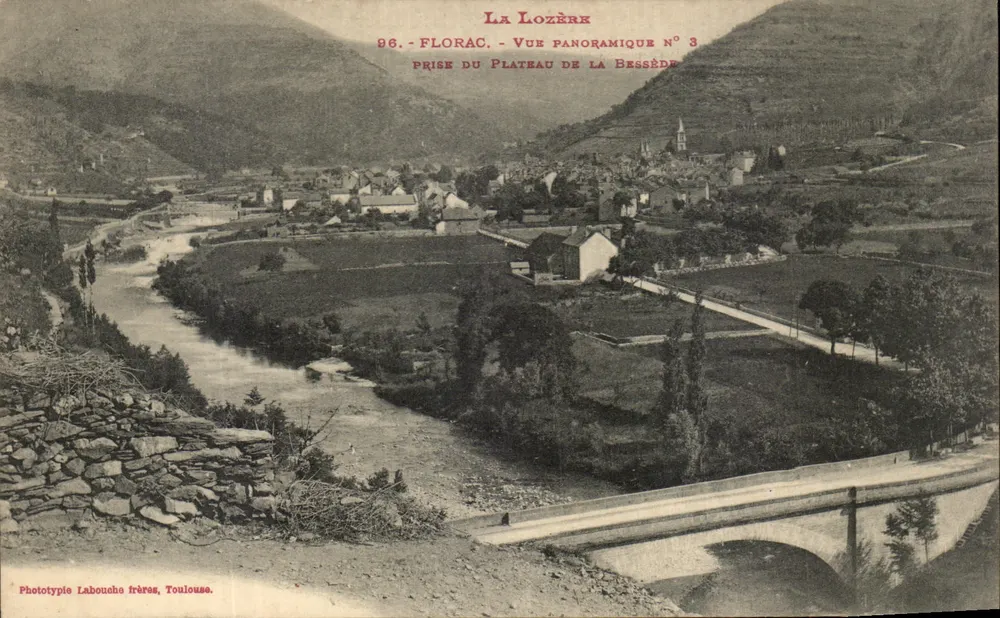 Florac — Panoramablick Nr. 3 vom Plateau der Bessède — Phototypie Labouché frères, Toulouse - Vorderseite