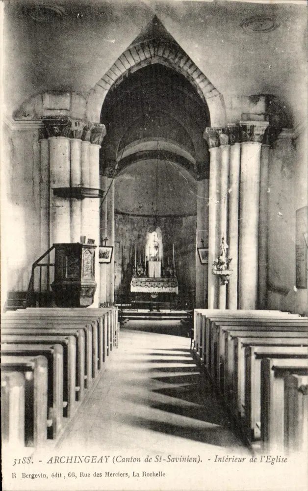 Archingeay (Cantón de St-Savinien) — Interior de la Iglesia — R. Bergevin, editor, 66, Rue des Merciers, La Rochelle - Anverso