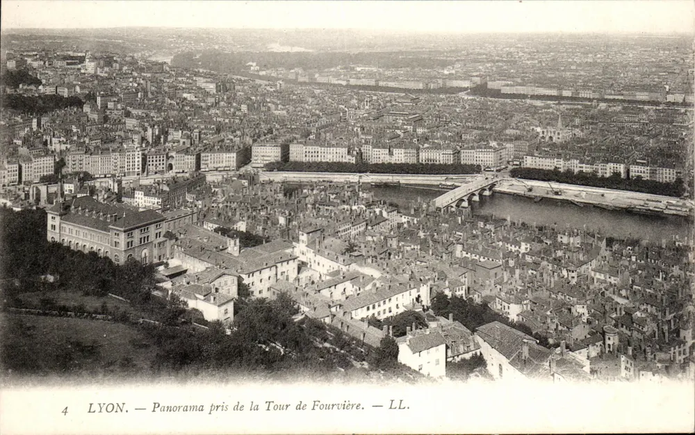 LYON — Panorama tirado da Torre de Fourvière — LL. - Frente