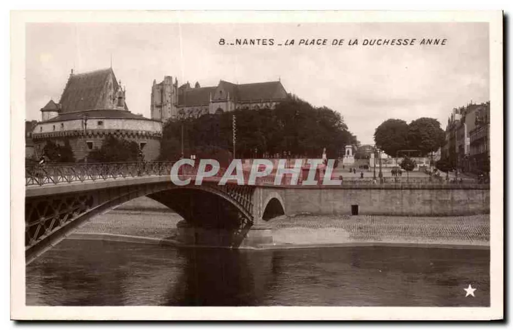 Nantes - Die Place de la Duchesse Anne — Ansicht des Brückens und Schlosses - Vorderseite
