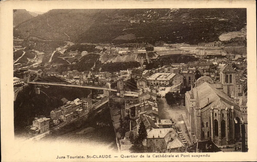 St-ClAUDE — Quartier de la Cathédrale et Pont suspendu — Jura-Touriste - Vorderseite