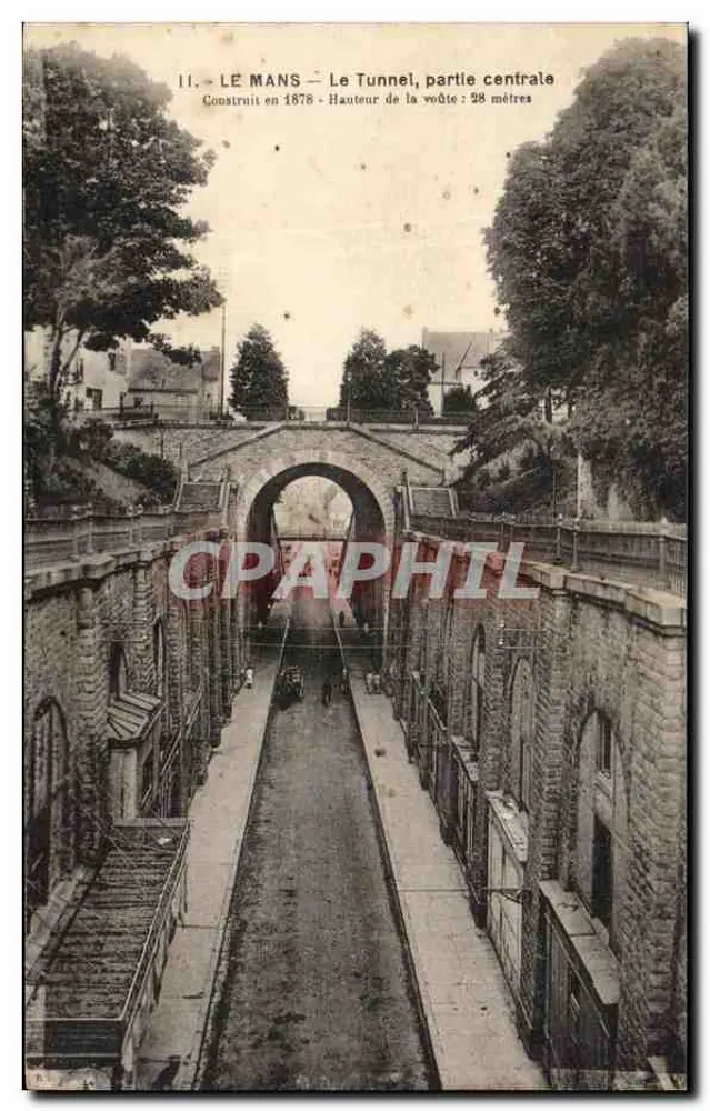 Le Mans — O Túnel, parte central — Construído em 1878 — Altura da abóbada: 28 metros - Frente