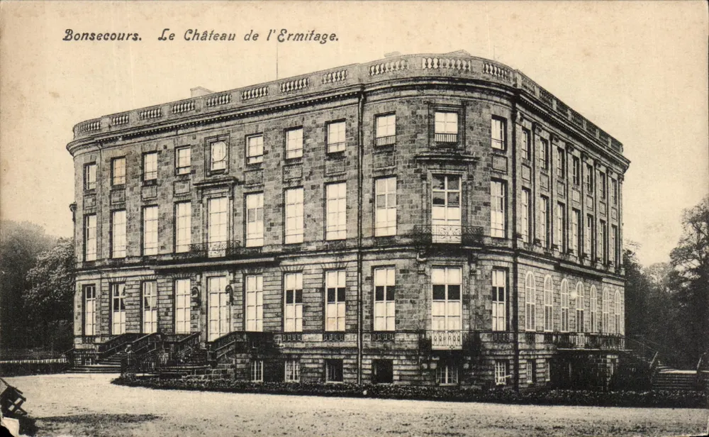 Bonsecours. O Castelo da Ermitagem. - Frente