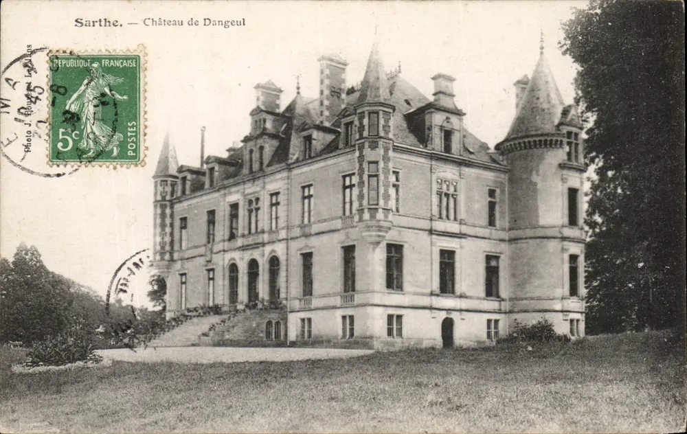 Sarthe — Castelo de Dangeul — Foto J. Bouyssou - Frente