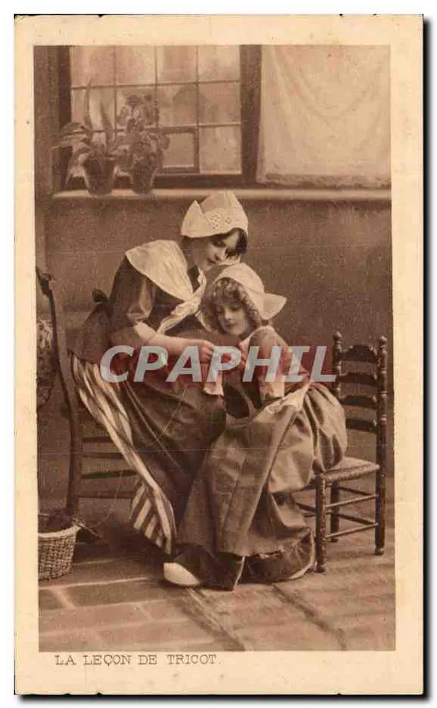 La leçon de tricot — scène intérieure avec deux jeunes femmes en chapeau — éditeur non visible - Frente