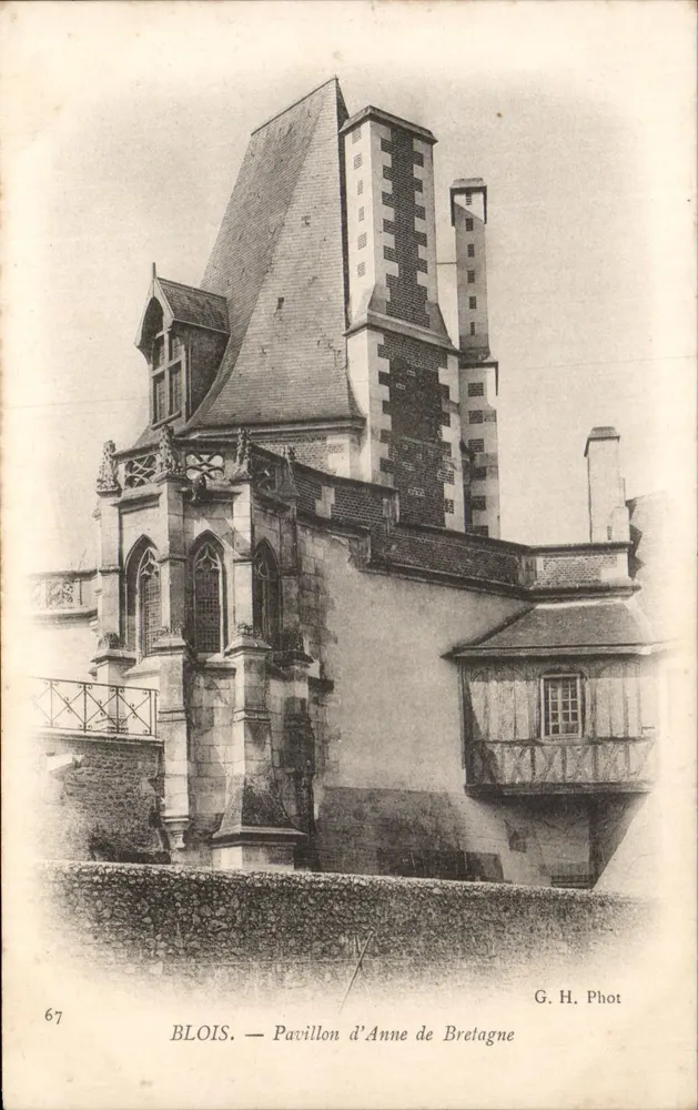 Blois — Pavilhão de Ana de Bretanha — G. H. Phot - Frente