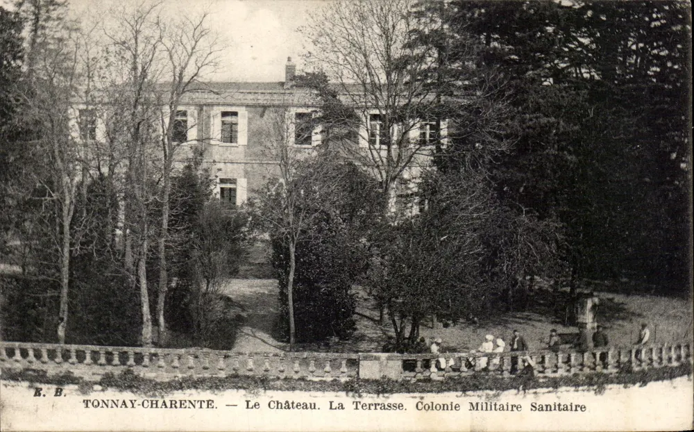 Tonnay-Charente — Das Schloss. Die Terrasse. Militärische Sanitätskolonie — E.B. - Vorderseite
