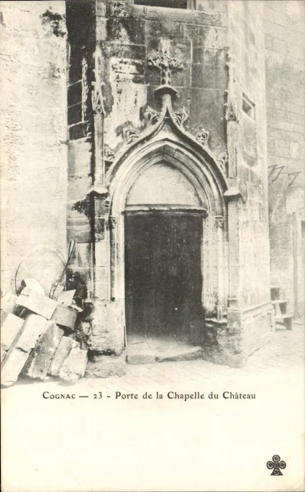 Cognac — Tor der Kapelle des Schlosses — Cognac — 23 - Vorderseite