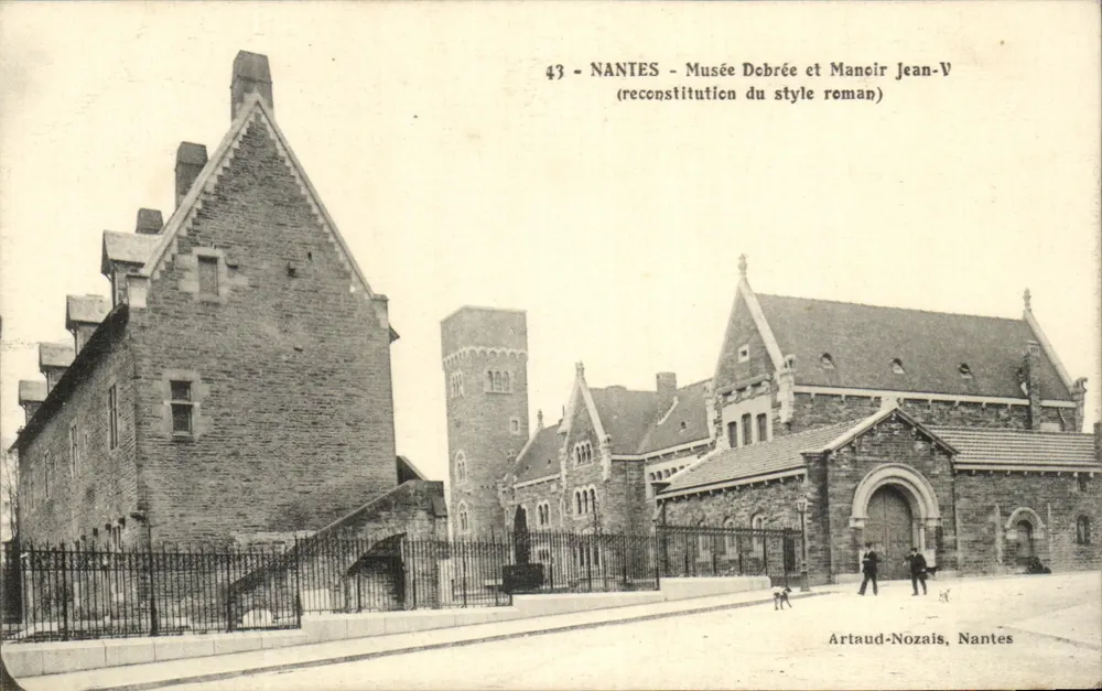 NANTES - Museum Dobrée und Schloss Jean-V — Rekonstruktion im romanischen Stil — Artaud-Nozais, Nantes - Vorderseite
