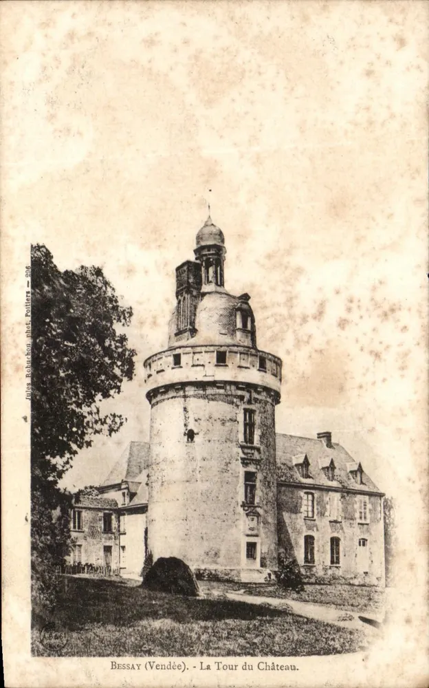 Bessay (Vendée) — Torre do Castelo — Jules Robutcheon, fot. Poitiers — n° 206 - Frente
