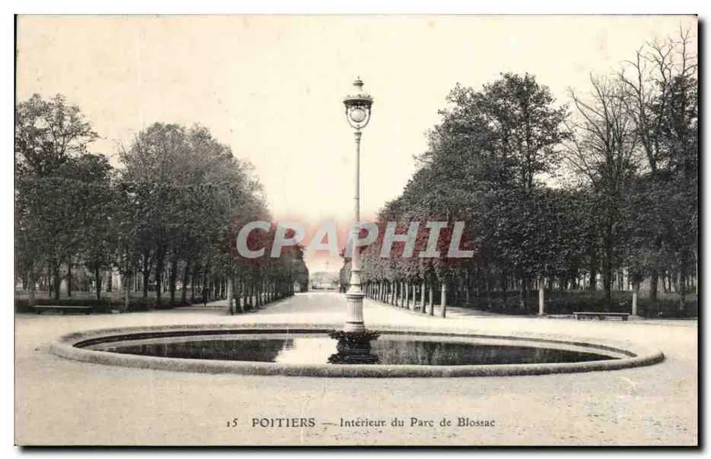 POITIERS — Interior do Parque de Blossac - Frente