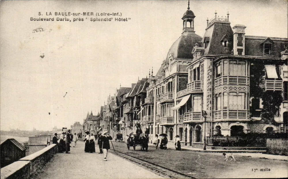 LA BAULE-sur-MER (Loire-Inf.) — Boulevard Darlu, près 'Splendid' Hôtel — 17e mille - Vorderseite