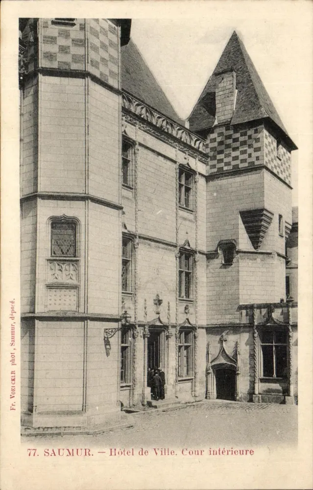 Saumur — Rathaus. Innenhof — Fr. Voëtcker, Foto. Saumur, abgegeben. - Vorderseite
