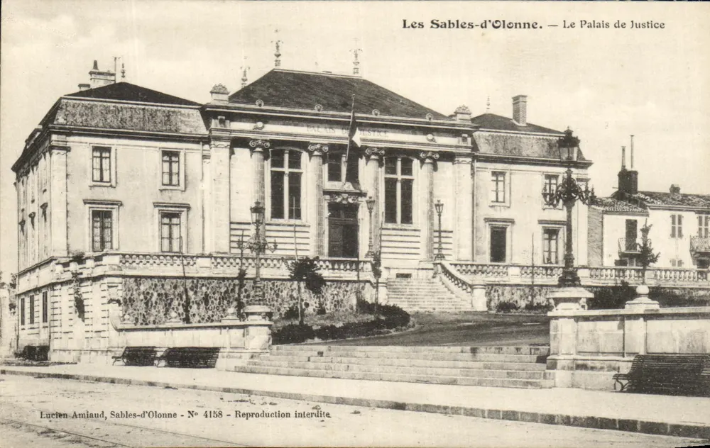 Les Sables-d'Olonne — O Palácio de Justiça — Lucien Amiaud, N° 4158 - Frente
