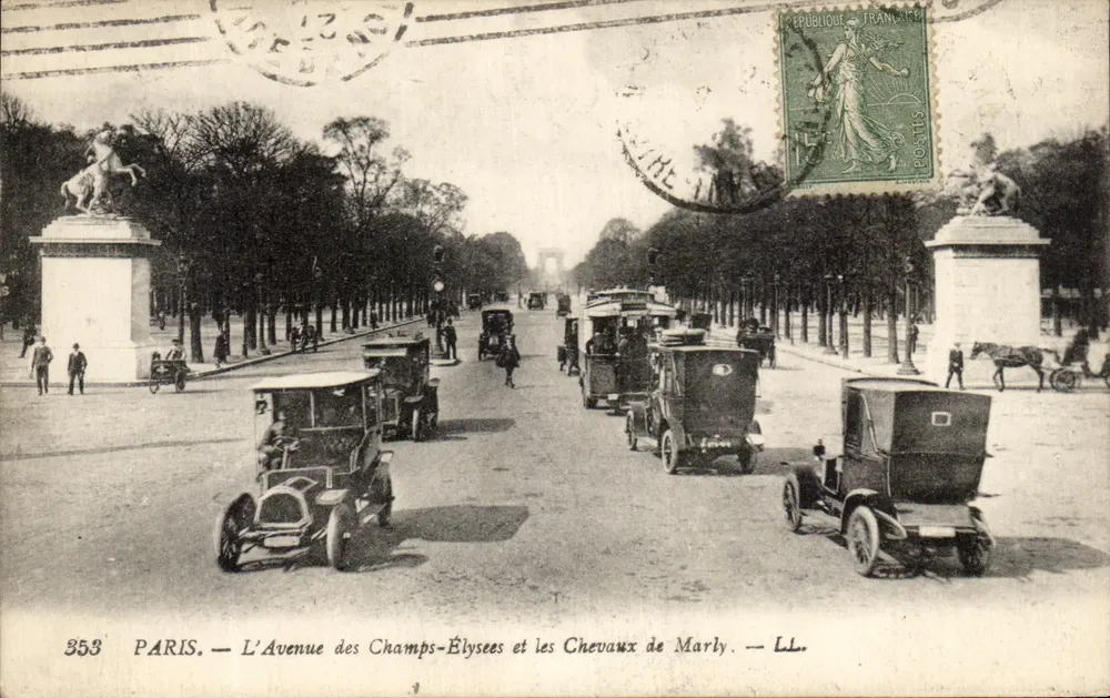 PARIS — Die Avenue des Champs-Élysées und die Chevaux de Marly — LL. - Vorderseite