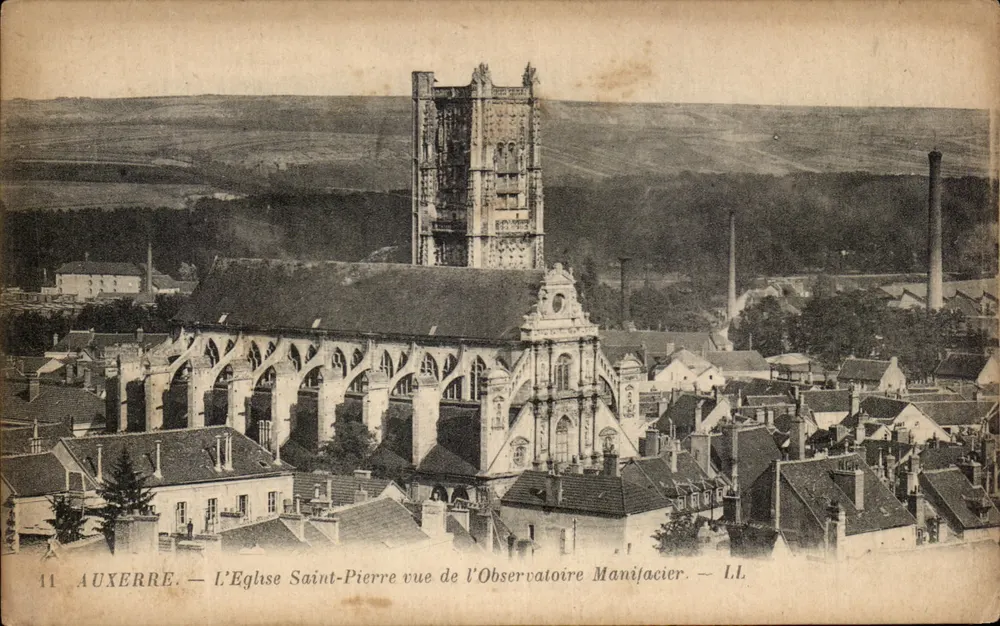 Auxerre — Die Kirche Saint-Pierre von der Manifacier-Observatorium aus gesehen — LL - Vorderseite