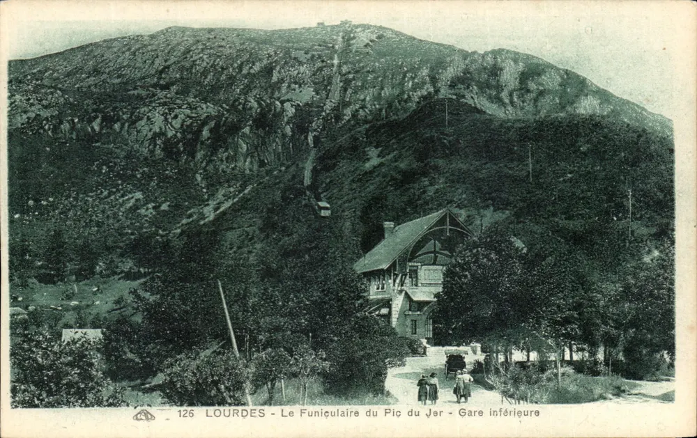 Lourdes - Der Funicular des Pic du Jer - Untere Station - Vorderseite