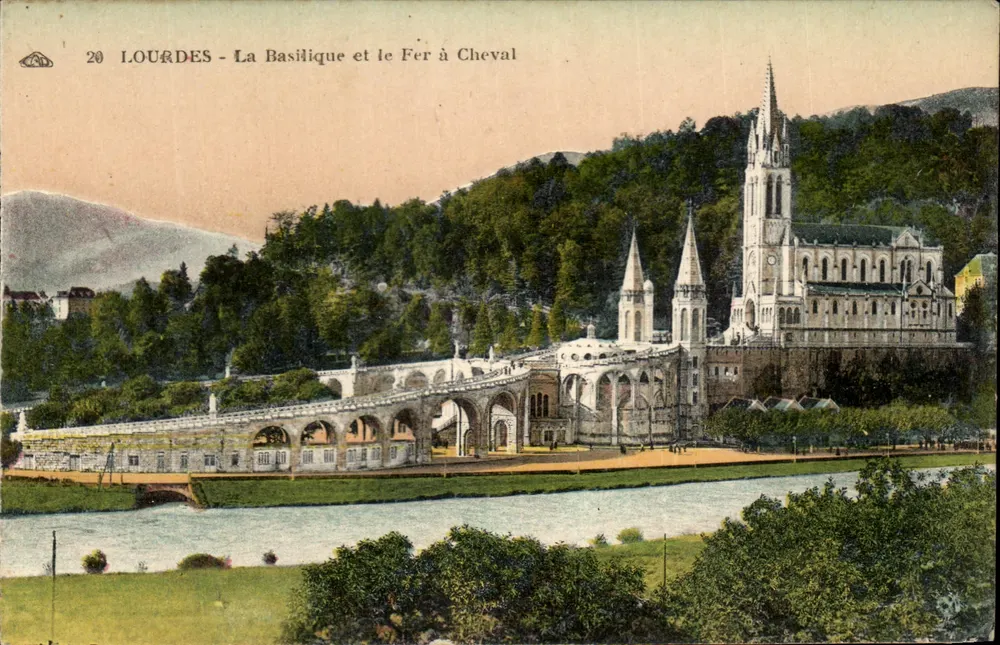 Lourdes - A Basílica e o Ponte do Cavalo de Ferro - Frente
