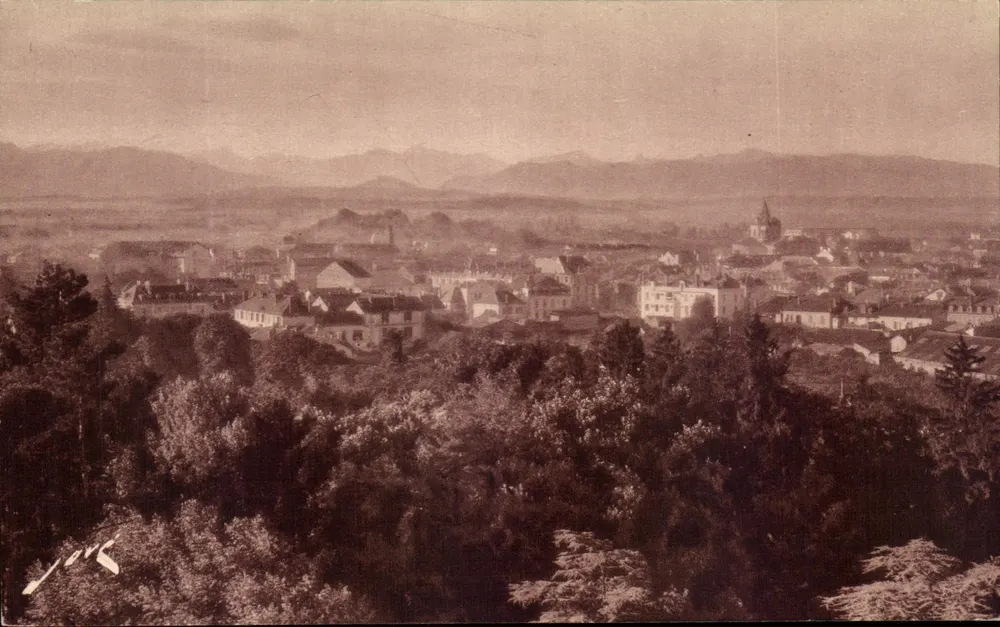Tarbes (H.-P.) — Allgemeine Ansicht und die Pyrenäen — Éditions Jové, Pau (B.-P.) - Vorderseite