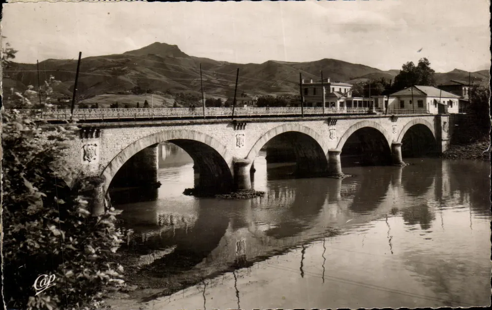 Brücke über den Fluss in Hendaye — Grenze Frankreich/Spanien — Real Photo - Vorderseite