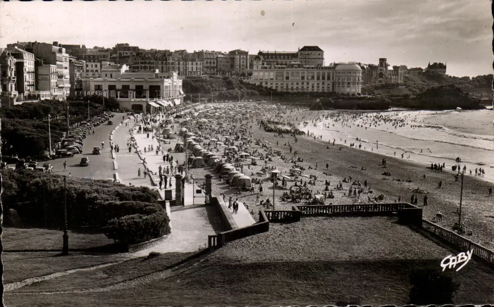 Biarritz — Der Strand und die Casinos Bellevue und Municipal — Editions Caby - Vorderseite