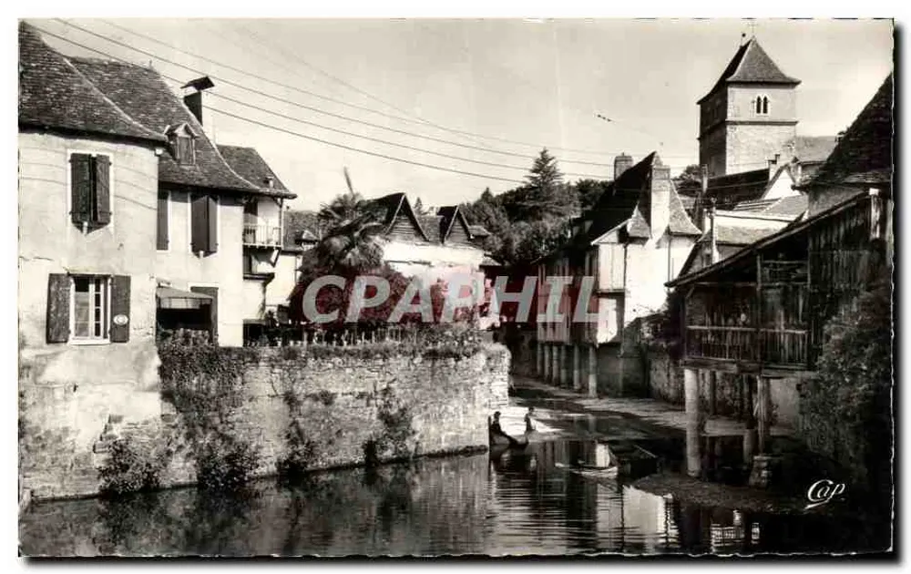 Alte Häuser am Saleys — Salies-de-Béarn — Réal-Photo - Vorderseite