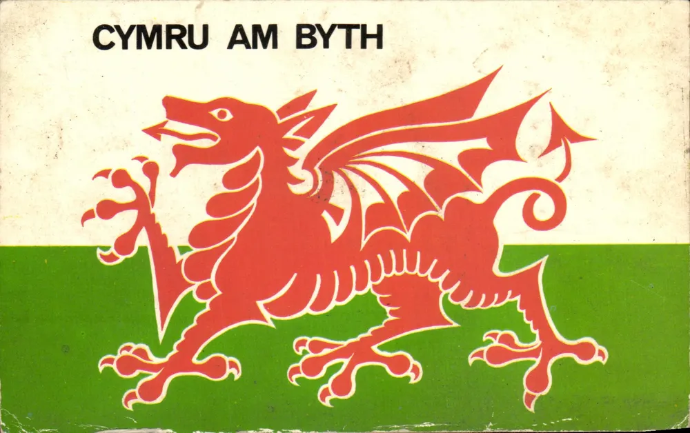 Cymru am Byth — rode draak op groen en witte achtergrond — uitgever Colourmaster International, nr. GS 245 - Voorkant