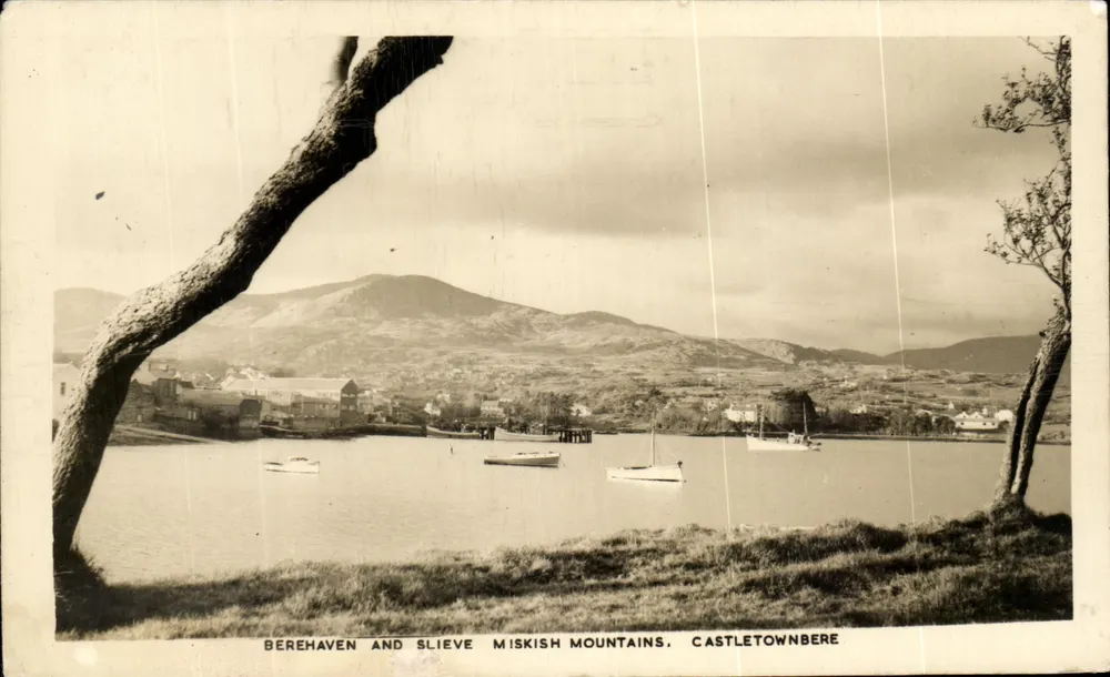 Berehaven und Slieve Miskish Mountains, Castletownbere — KenCard Series - Vorderseite