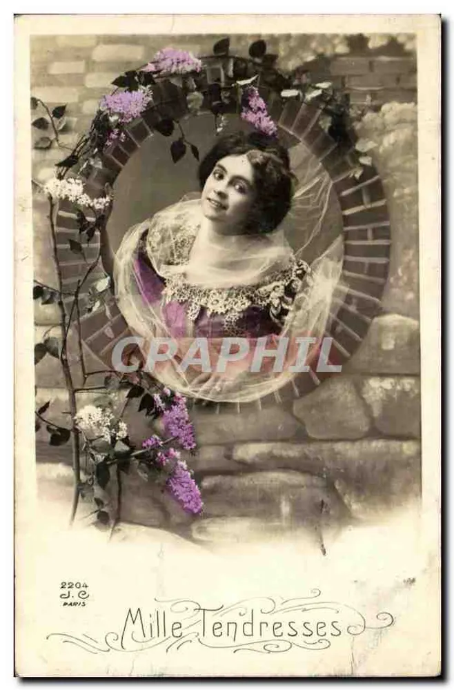 Mil Tendresses — Sujeito: jovem mulher em vestido roxo e véu, cercada por um arco de lavanda — editor J.E. Paris, n° 2204 - Frente