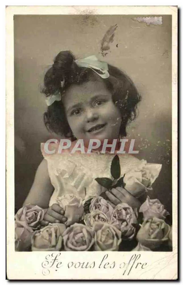 Menina com buquê de rosas — 'Eu as ofereço a você' — Carta postal - Frente