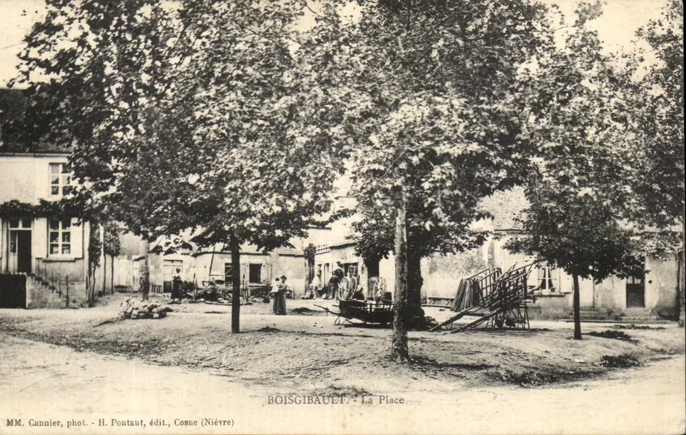 Boisgibault — A Praça — H. Pontaut, editor, Cosne (Nièvre) - Frente