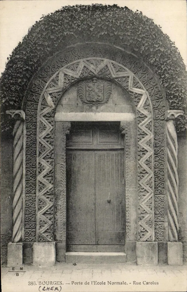 Bourges — Porta da Escola Normal — Rue Carolus — Editor E.M. n°386 - Frente