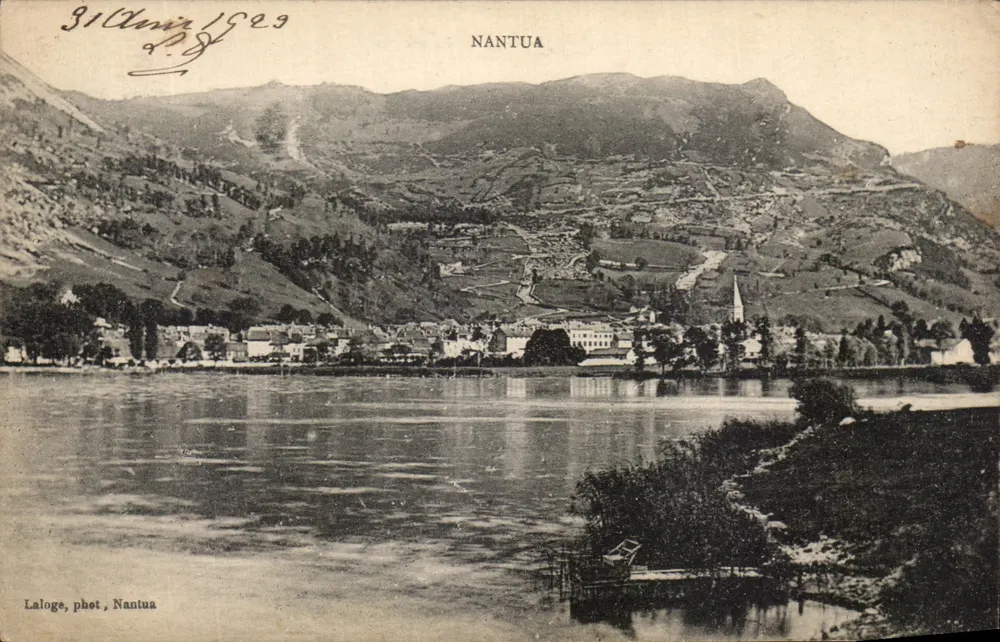 Nantua — vista do lago e do vilarejo — Laloge, fot. Nantua - Frente
